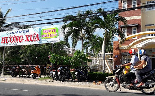 Trung tá Campuchia bắn chết chủ tiệm vàng, cố thủ suốt đêm Quán Hương Xưa nơi xảy ra vụ nổ súng. Ảnh: Cửu Long