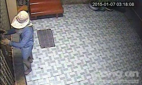 Bắt 7 đối tượng trộm hàng loạt tiệm vàng Hình ảnh đối tượng trích xuất từ camera của các chủ tiệm vàng bị mất trộm - Ảnh: camera hiện trường