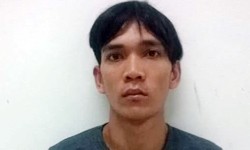 Mất quần lót, nam thanh niên gây án mạng Khương tại cơ quan điều tra. Ảnh: C.A