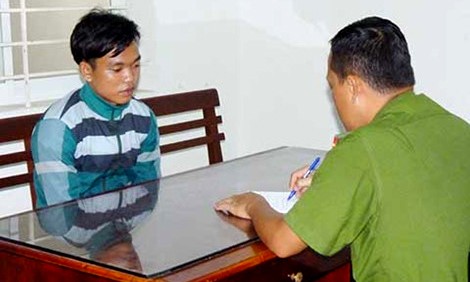 Đánh chết người khi du lịch ở Vũng Tàu Công an lấy lời khai nghi phạm. Ảnh: TK