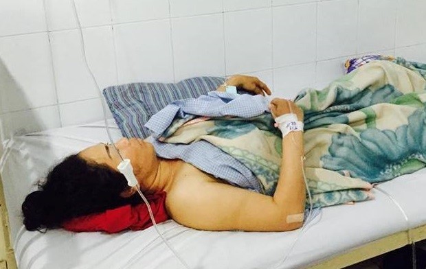 Thanh niên xông vào phòng trọ đâm một phụ nữ Nạn nhân đang được điều trị tại bệnh viện. Ảnh: Lê Trai