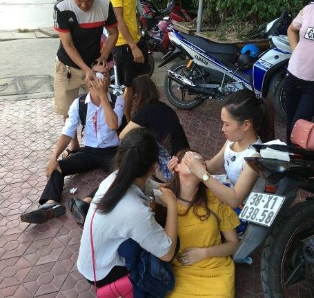 Công an đánh bạn gái cũ nhập viện bị phạt 3 triệu đồng Hiện trường vụ việc. Chị H. và anh Đ. bị nhóm của Hưng đánh ngất xỉu