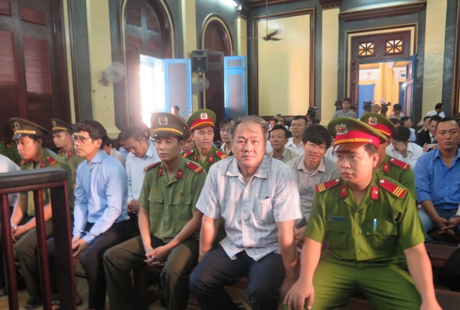 Vụ “rút ruột” tại Trust Bank: Nhóm Phương Trang lên tiếng Bị cáo Phạm Công Danh và các đồng phạm tại toà