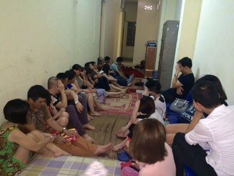 Hàng trăm dân chơi ma túy tháo chạy khi Cảnh sát đột kích Các đối tượng bị phát hiện sử dụng trái phép chất ma túy
