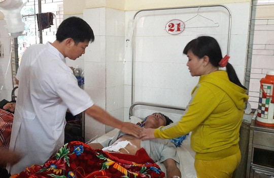 Cướp 50 triệu đồng rồi đâm trọng thương nạn nhân Ông Ngọc đang được điều trị tại Bệnh viện Đa khoa tỉnh Đắk Lắk