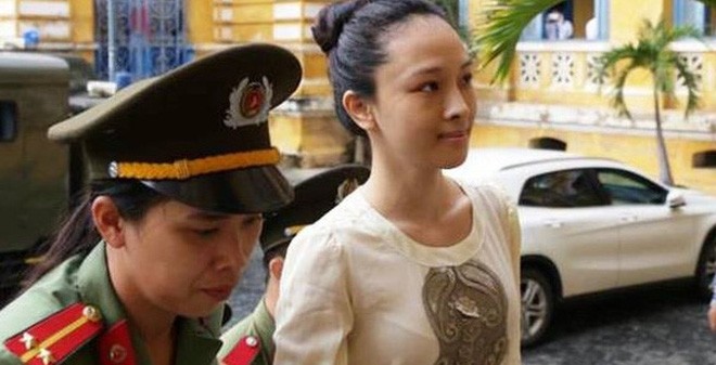 Hoa hậu Phương Nga: 'Mẹ ơi, con bị lừa, con bị cài bẫy' Hoa hậu Phương Nga trong lần hầu tòa gần đây