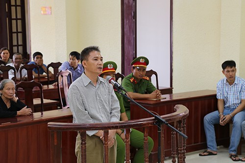Cán bộ trại giam bắn chết cấp trên bị tăng 4 năm tù Lê Văn Hùng khai phạm tội trong tình trạng kích động mạnh. Ảnh: Hoàng Táo