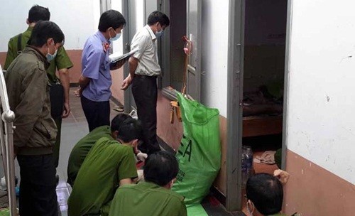 Vào xin nước uống, bất ngờ đánh chết chủ nhà Công an khám nghiệm hiện trường vụ án mạng. Ảnh chỉ mang tính minh họa