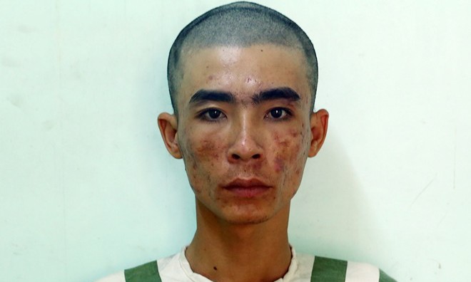 Tên cướp bị bắt khi nhận tiền chuộc điện thoại Nghi can Võ Trung Kiên tại cơ quan điều tra