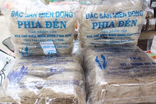 Buôn cả Chị Minh bỏ tiền ôm miến dong, hy vọng lãi được ít tiền tiêu Tết
