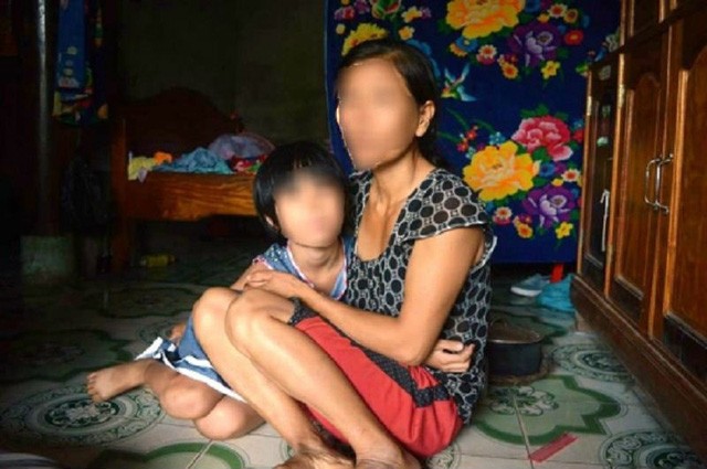 Xác minh thông tin bé gái bị bịt miệng, trói tay khi ở nhà một mình Thông tin bé gái 7 tuổi bị bịt miệng, trói hai tay khi ở nhà một mình, đang được lực lượng công an xác minh, làm rõ