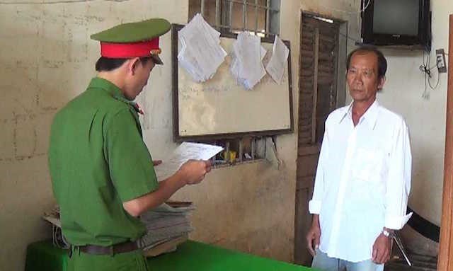 Hết tiền mua rượu, đánh chết bạn nhậu Nghi phạm bị bắt giam để điều tra