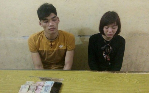 300 người vây bắt đôi nam nữ giật túi xách Thuyền và Trang tại cơ quan điều tra