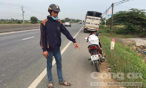 Nam thanh niên bị chích điện cướp xe giữa đường Nạn nhân chỉ vị trí xảy ra vụ cướp