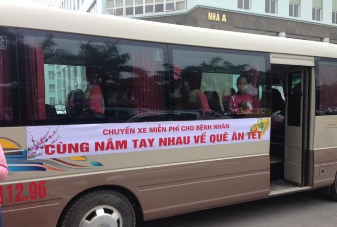 Hà Nội: Lịch chạy chuyến xe Chuyến xe miễn phí chở bệnh nhân mắc bệnh hiểm nghèo về quê ăn Tết đầu tiên đã xuất. Ảnh: Thanh Thủy