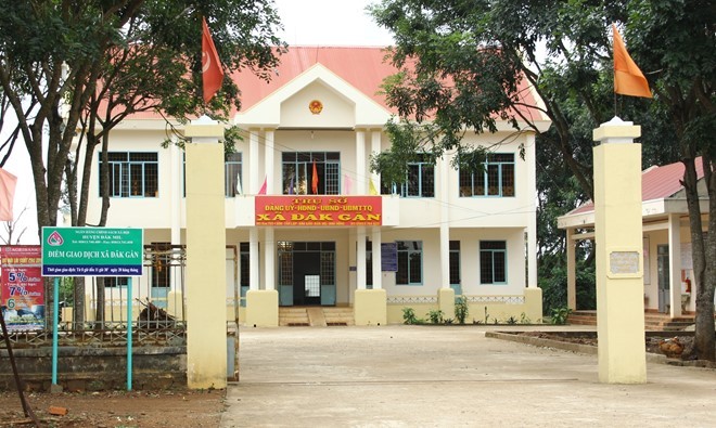 Nữ giáo viên xông vào trụ sở UBND xã đánh người Trụ sở UBND xã Đắk Gằn, nơi xảy ra vụ việc