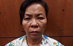 Người Sài Gòn vây bắt phụ nữ cướp giật ở đường hoa Người phụ nữ tại cơ quan điều tra