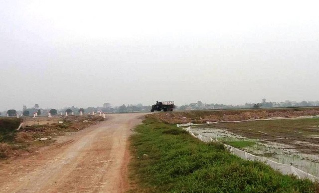 Người dân bắt giữ nghi can sàm sỡ cô gái trên đường đi làm về Đoạn đường 499 - cao tốc Thái Hà, thuộc địa bàn xã Đức Lý, huyện Lý Nhân nơi xảy ra sự việc
