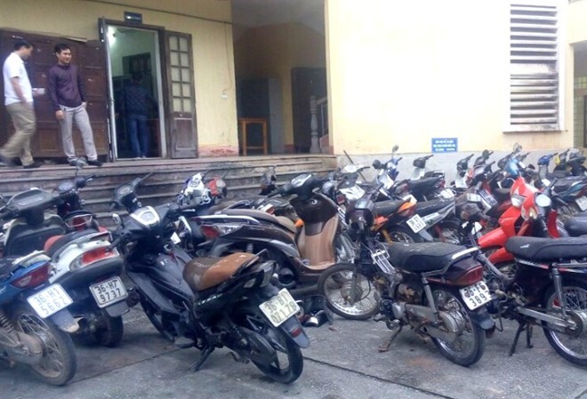Gã trai trộm hơn 30 xe máy bị bắt quả tang Tang vật vụ án. Ảnh: N.D