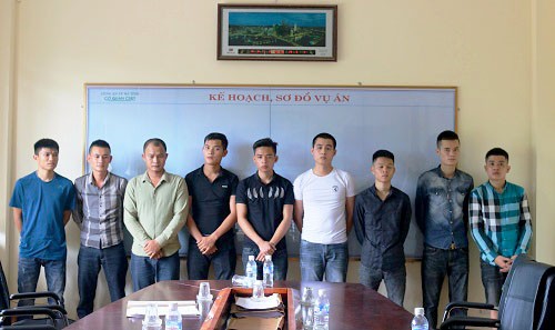 Truy đuổi, nã đạn vào taxi, 2 người bị thương Một số nghi can tham gia vụ truy sát