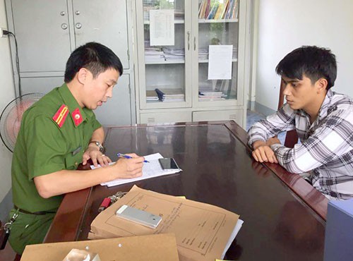 Điều tra tội Giết người với tài xế xe container hất văng cảnh sát Nghi can Hưng làm việc với cảnh sát