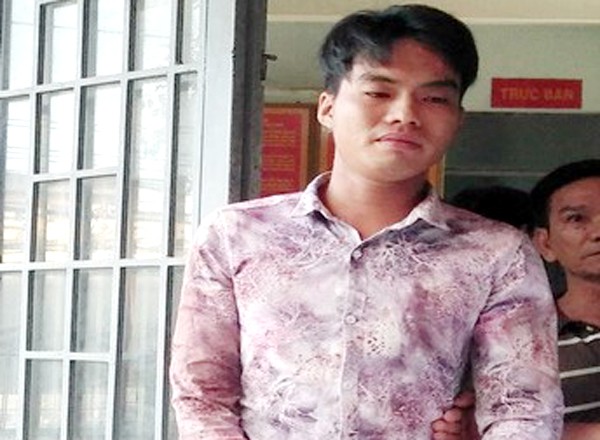Can bạn đánh nhau, một thanh niên bị đâm chết Nguyễn Minh Tài đến cơ quan công an đầu thú