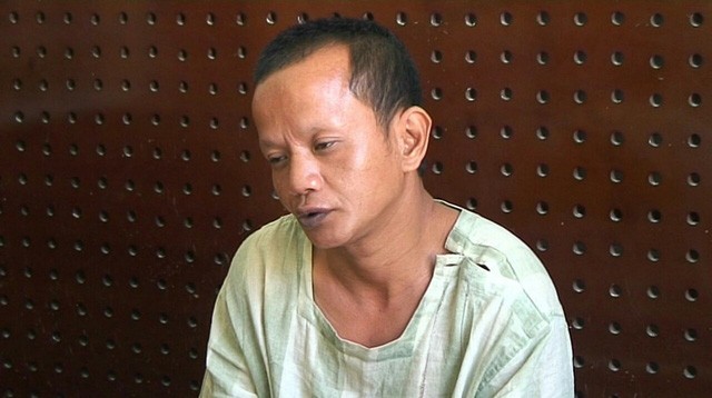 Bắt đối tượng bị HIV hiếp dâm cháu bé 6 tuổi Đối tượng Nguyễn Tín tại cơ quan điều tra