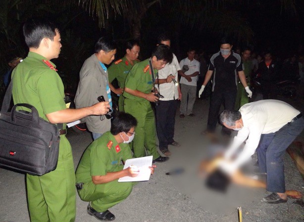 Đâm 2 người thương vong vì mất... quần Đâm 2 người thương vong vì mất... quần