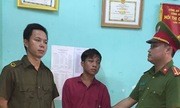 Xả dao vào người đang trùm chăn ngủ trên ghế Xả dao vào người đang trùm chăn ngủ trên ghế