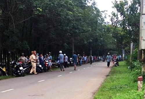 Người đàn ông nghi bị sát hại trong rừng cao su Lực lượng chức năng phong tỏa hiện trường