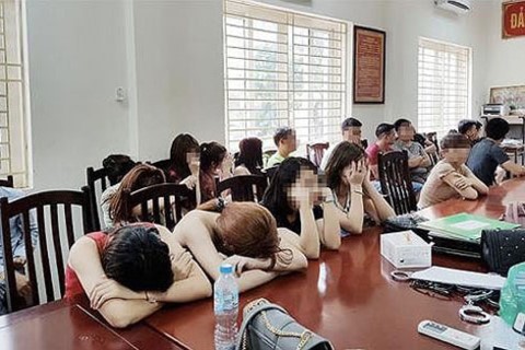Gần 100 người bay lắc trong 'động ma túy' núp bóng karaoke Tang vật và các nghi phạm liên quan