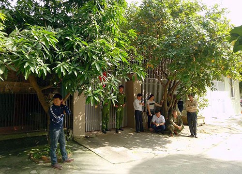 Vợ chồng chủ doanh nghiệp uống rượu ngâm mã tiền để tự tử Ngôi nhà của vợ chồng ông Kiên
