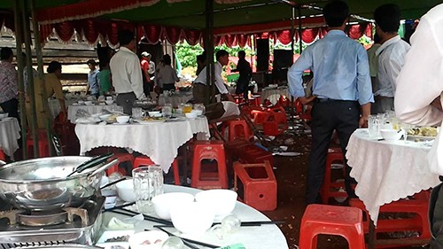 Hỗn chiến tại đám cưới vì chê loa đài của nhà cô dâu Hiện trường vụ xô xát