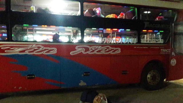 Phụ xe dùng gậy sắt đánh 2 'thượng đế' nhập viện Xe khách Tân Niên