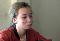 Chủ tiệm trang điểm lắp camera bắt cô học trò trộm tiền Hằng tại cơ quan điều tra