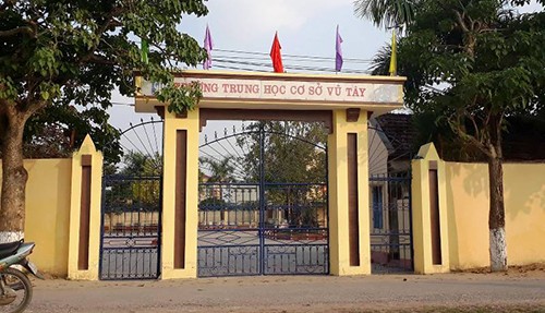 Hai thanh niên đâm thủng bụng bảo vệ trường Trường THCS Vũ Tây - nơi bảo vệ bị đâm trọng thương