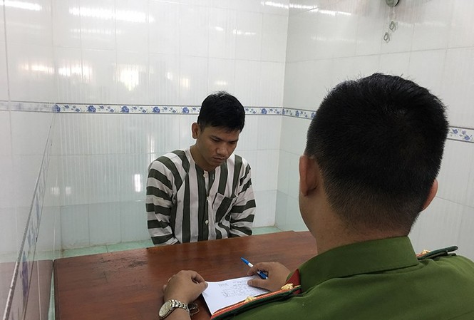 Tài xế Uber hiếp dâm khách bị khởi tố Tại cơ quan điều tra, Khánh khai mua dao về phòng thân sau đó dùng để cướp