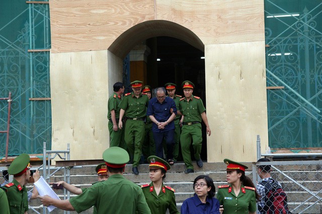 Tòa không chấp nhận đơn xin vắng mặt của ông Trần Bắc Hà Phạm Công Danh tại phiên tòa.