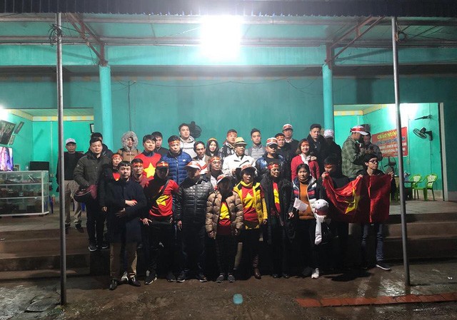 Hoàn tiền hàng trăm người vụ vỡ tour sang Trung Quốc cổ vũ U23 Việt Nam Đoàn du khách 64 người mua tour sang Thường Châu cổ vũ U23 Việt Nam song phải quay về khi đến Móng Cái