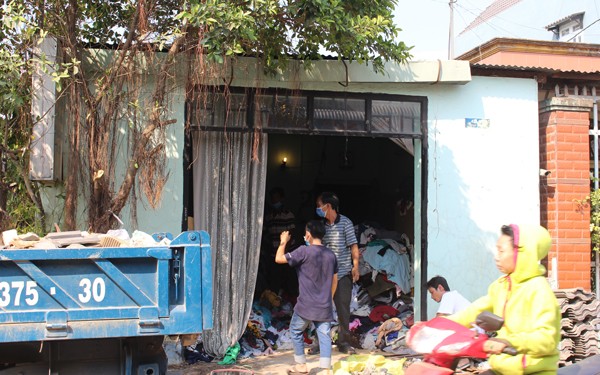 Điều tra nghi án 2 vợ chồng chết bất thường tại nhà Hiện trường nơi căn nhà ông Huy và bà Hiền nằm chết
