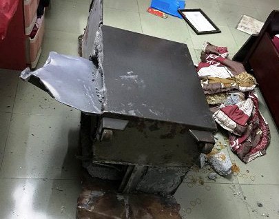 Một gia đình báo mất gần nửa tỷ khi về quê ăn Tết Chiếc két sắt của gia đình chị Phụng bị kẻ gian cạy phá. Ảnh: Cơ quan chức năng cung cấp