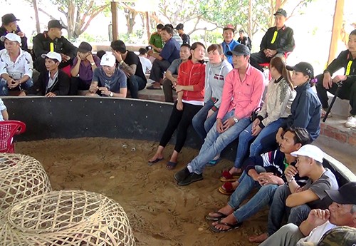 Cảnh sát nổ nhiều phát súng vây bắt bạc Nhiều người tham gia sới gà bị khống chế