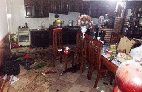 Người đàn ông gây nổ mìn tại nhà nữ giáo viên vì ghen Đồ đạc trong nhà chị Oanh vương vãi sau vụ nổ