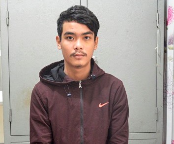 Khởi tố nam thanh niên đâm 6 người nhập viện Phan Xuân Thông tại cơ quan điều tra. Ảnh: Công an cung cấp
