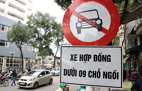 Sở Giao thông Hà Nội đề nghị cấm Uber, Grab trên 11 tuyến phố Biển cấm xe Uber, Grab trên đường phố Hà Nội