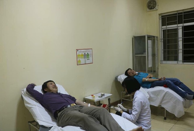 2 người đàn ông vượt 200km hiến máu cực hiếm cứu người 2 người đàn ông vượt 200km trong đêm để cứu người