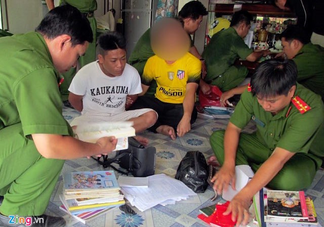 Chiêu rửa tiền của tội phạm trong các vụ đánh bạc qua mạng Cảnh sát khám xét nơi ở của những người có liên quan trong đường dây cá độ nghìn tỷ ở miền Tây