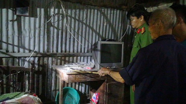 Người đàn ông bị đâm chết trong bụi chuối Lực lượng Công an khám xét nơi ở của nghi phạm