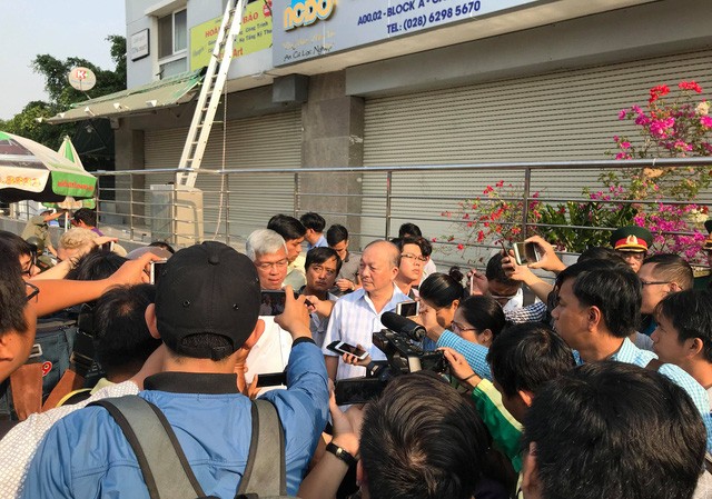 Cháy chung cư Carina, 13 người tử vong: Chủ đầu tư lên tiếng Ông Nguyễn Phúc, Giám đốc Công ty cổ phần 577 - chủ đầu tư chung cư trả lời trong cuộc họp báo. Ảnh: Dân trí
