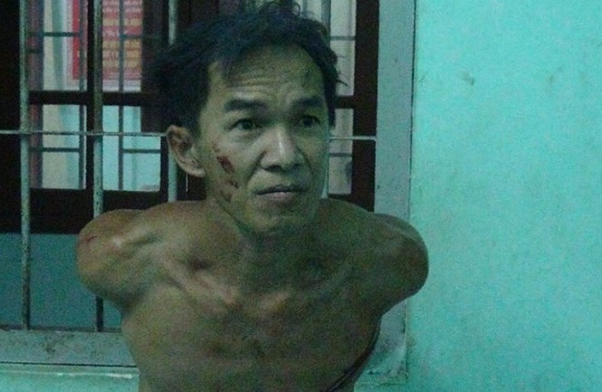 Chặt đầu hàng xóm vì đi vào đất vườn không xin phép Nghi phạm Tâm tại cơ quan công an